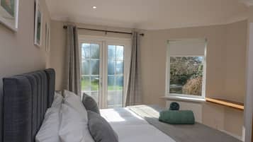 Cottage | 2 bedrooms, individually decorated, individually furnished, free WiFi