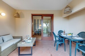 Appartement Familial, 1 chambre (Il Borgo 10/5 700m From The Beach) | Restauration