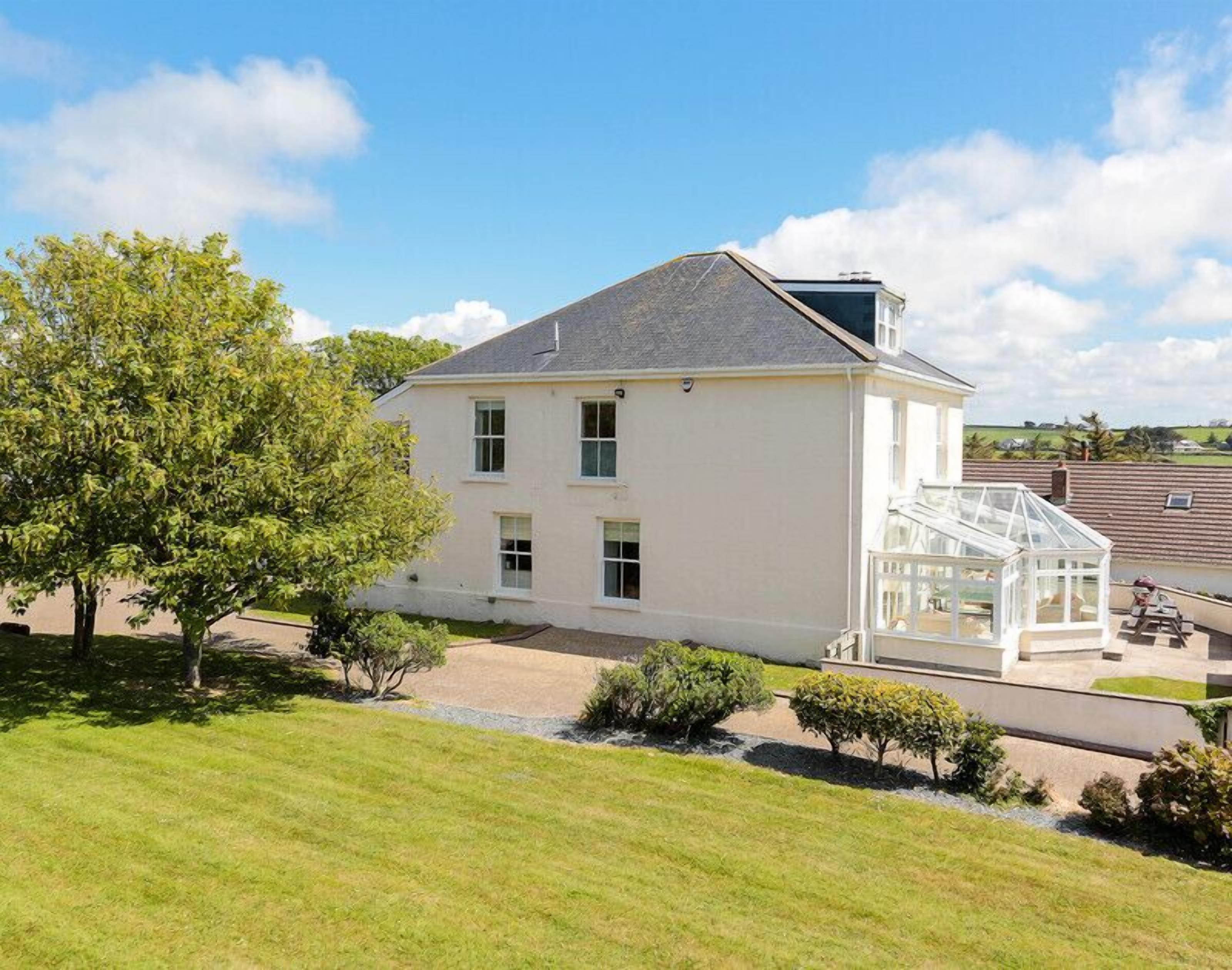 المنشأة من الداخل