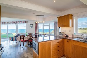 Casa de campo | Cocina privada | Lavavajillas y utensilios de cocina