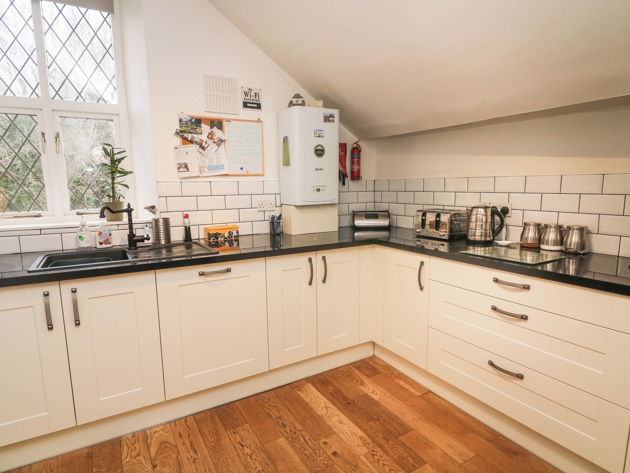 คอทเทจ | ภายใน