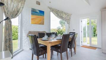 Cottage | Private kitchen | Fridge, dishwasher, cookware/dishes/utensils