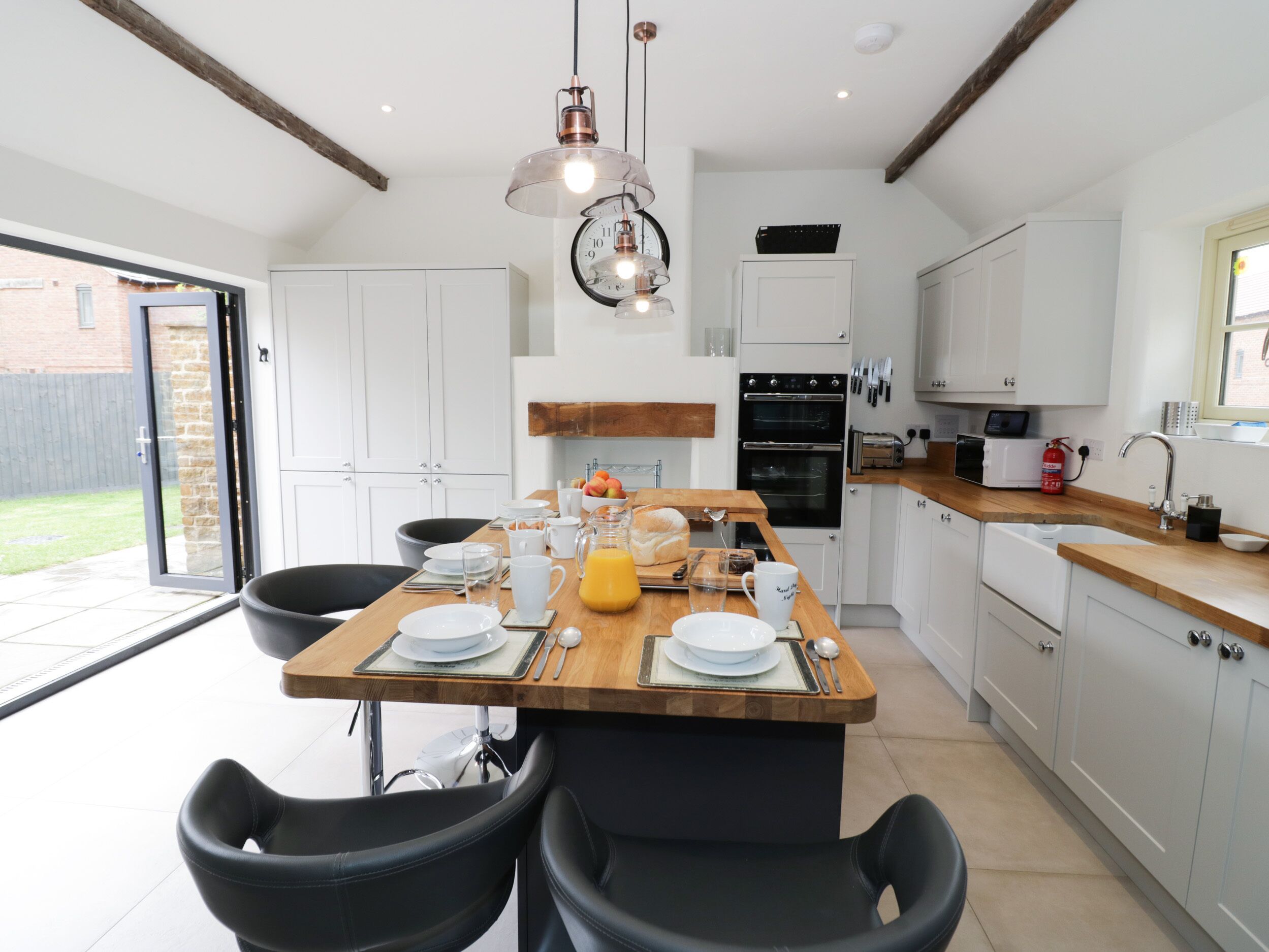 Cottage | Private kitchen | Fridge, dishwasher, electric kettle, toaster