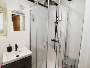 Cottage | Bathroom - Hard Day's Night (Leicester)