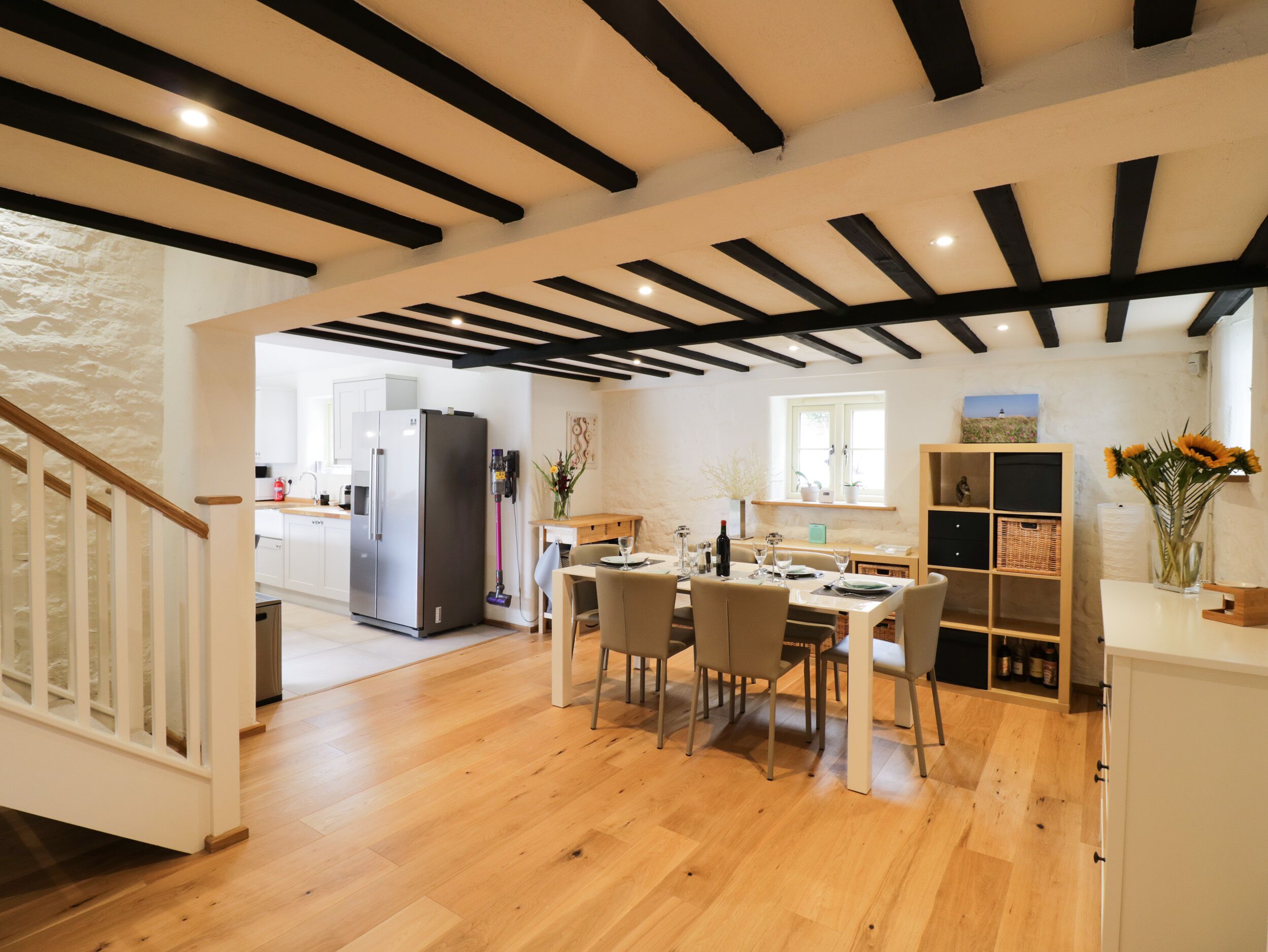 Cottage | Living room | Video-game console, DVD player