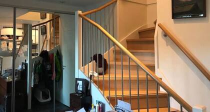 Spacious Home in leafy Stockholm suburb - 10 mins train to Central Stockholm!