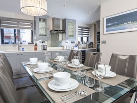 Cottage | Dining