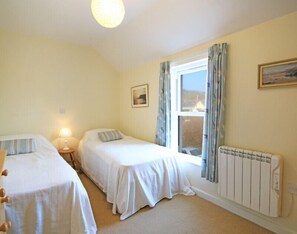 Cottage | 4 bedrooms, individually decorated, individually furnished, free WiFi