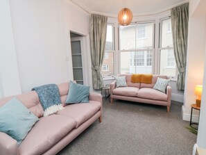 Cottage | Living room - 1 Princess Street (Scarborough)