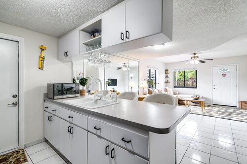 2 Bed2 Bath House with Backyard Jacuzzi
