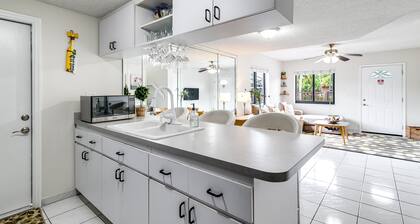 2 Bed2 Bath House with Backyard Jacuzzi