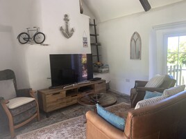 Cottage | Living area