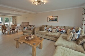 Cottage | Living room | DVD player - Min Y Nant (Pwllheli)