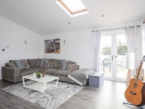 Interior - The Warren U5 (Pwllheli)