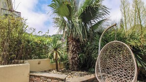 Unclassified image, 2 of 50, button - Home (Salcombe)