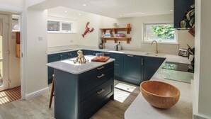 Unclassified image, 5 of 50, button - Home (Salcombe)