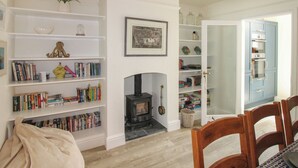 Unclassified image, 4 of 50, button - Home (Salcombe)