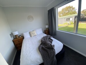 5 Schlafzimmer, Schreibtisch, Bügeleisen/Bügelbrett, Reisekinderbett
