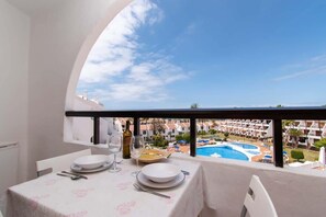 Outdoor dining - Parque Santiago II 269 - Studio with sea and pool (Playa de la Américas)