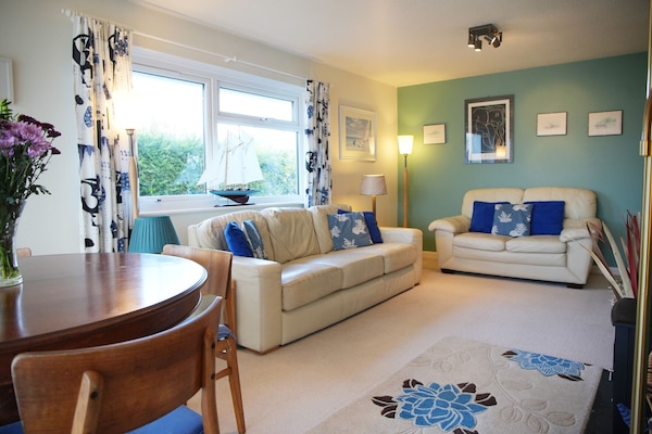 Cottage | Living area