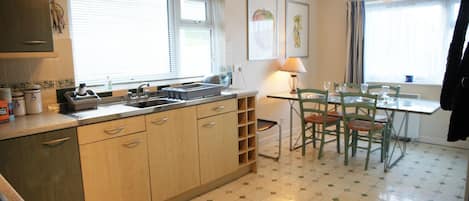 Cottage | Private kitchen | Cookware/dishes/utensils