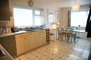 Ferienhaus | Eigene Küche | Kochgeschirr/Geschirr/Besteck