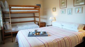 Cottage | 2 bedrooms, individually decorated, individually furnished, free WiFi