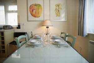 Cottage | Dining