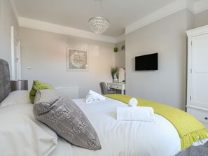 1 habitación, decoración personalizada y muebles diferentes 