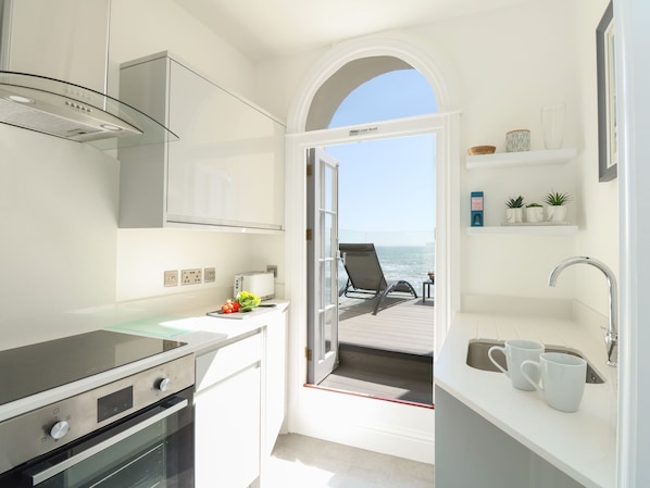 Småhus | Eget kjøkken | Kjøleskap, oppvaskmaskin, vannkoker og brødrister