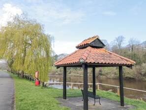 Cottage | Property grounds - Herons Reach (Whitby)