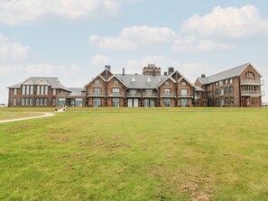 Cottage | Exterior - 21 The Rest (Porthcawl)