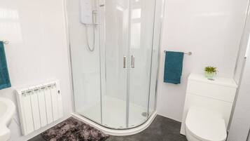 Cottage | Bathroom | Shower