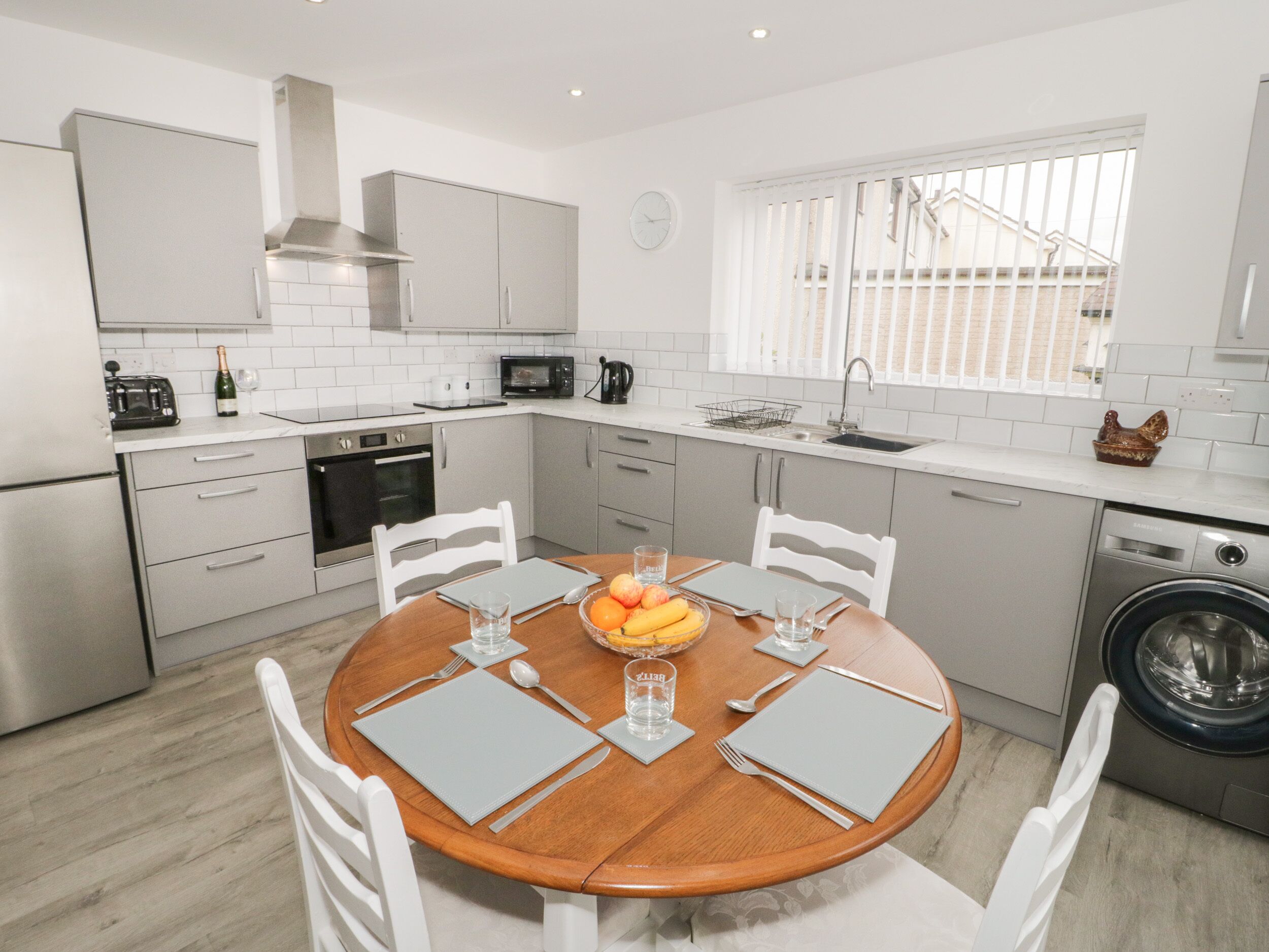 Ferienhaus | Eigene Küche | Geschirrspüler, Kochgeschirr/Geschirr/Besteck