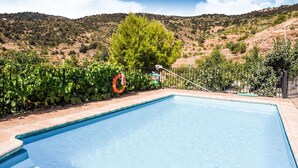 Pool - Rustic Cottage in Laroya with Pool and Terrace (Laroya)