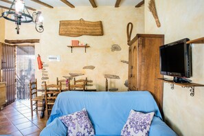 Smart TV, fireplace - Rustic Cottage in Laroya with Pool and Terrace (Laroya)
