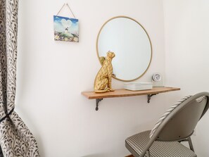 Stuga | 3 sovrum, individuell inredning, unika möbler och gratis wi-fi