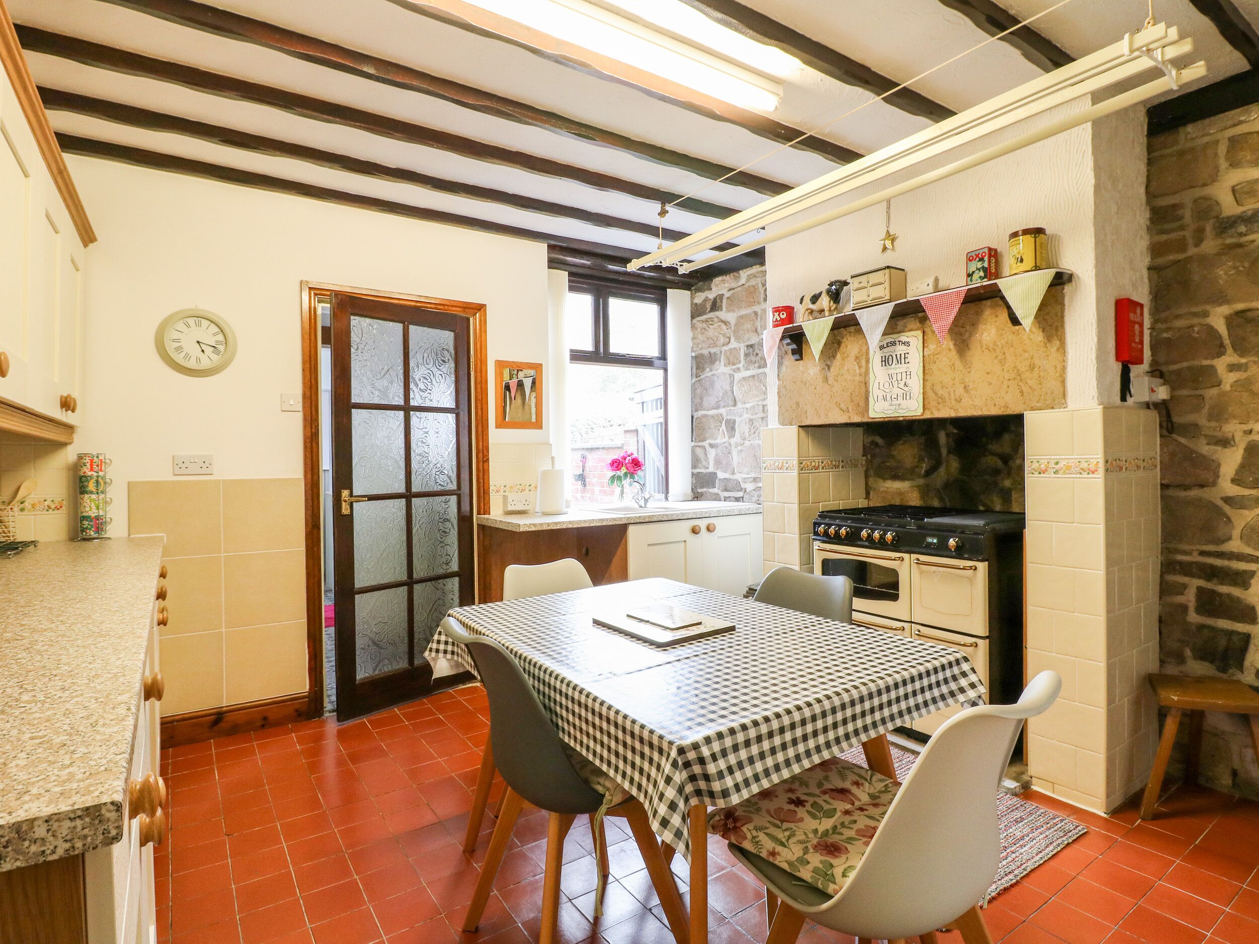 Cottage | Private kitchen | Fridge, electric kettle, cookware/dishes/utensils