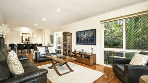 Unclassified image, 3 of 8, button - HENL3 - Henley Street - Lane Cove West (Lane Cove West)