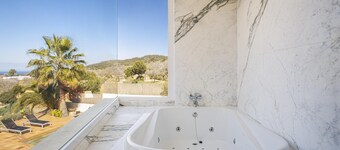 Belvilla by OYO Sa Talida