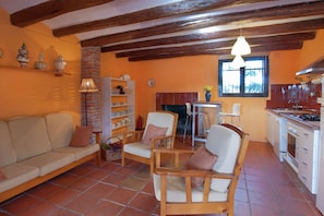 Smart TV, fireplace, table tennis