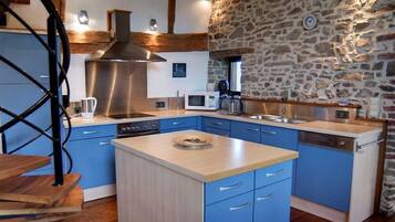 Réfrigérateur, micro-ondes, four, lave-vaisselle