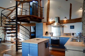 ثلاجة، ميكروويف، فرن، موقد طهي مسطح