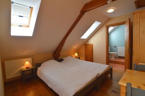 14 bedrooms, free WiFi