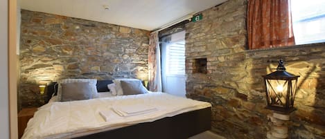 13 chambres, fer et planche à repasser, Wi-Fi