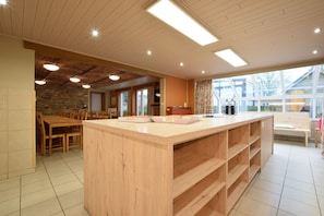 Dining - Holiday Home in Ardennes with Sauna & Pool (Vielsalm)