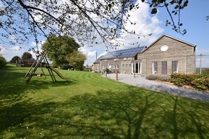 Children’s area - Holiday Home in Ardennes with Pool & Sauna (Vielsalm)