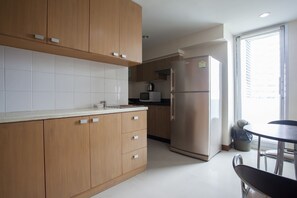 Refrigerador, microondas, parrilla de estufa y lavavajillas 