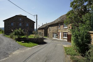 Exterior - Holiday Home in Stoumont with Valley View (Stoumont)