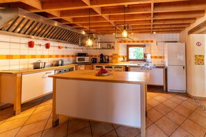 Frigorífic, microones, forn i placa de cuina 